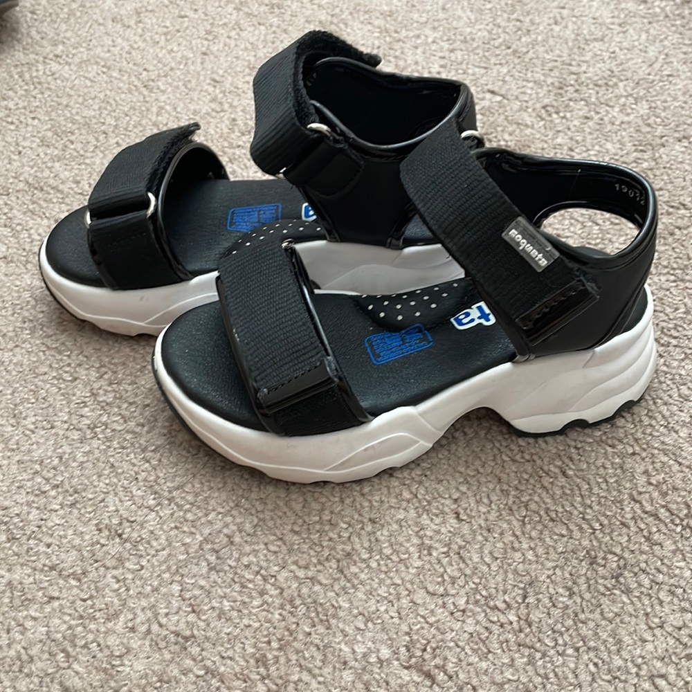 Girl’s sandals